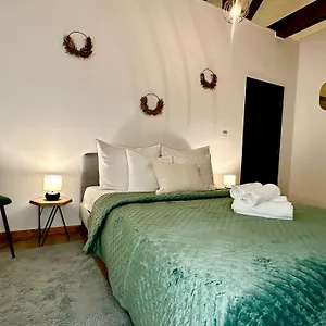 https://luxury-suites-stay.hotelsghent.com